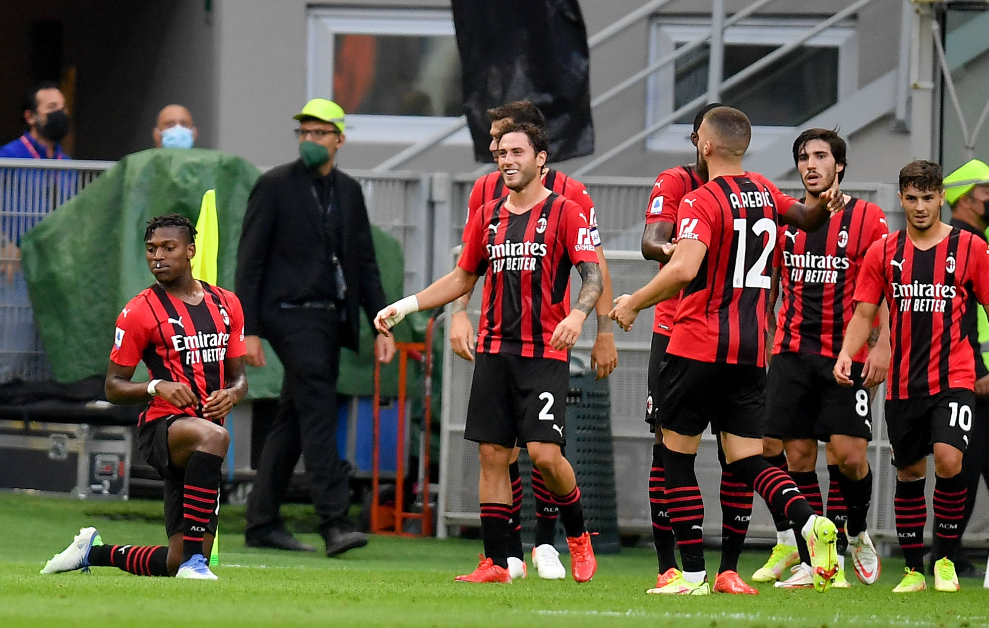 温格：C罗是运动员而梅西是艺术家 我更欣赏后者