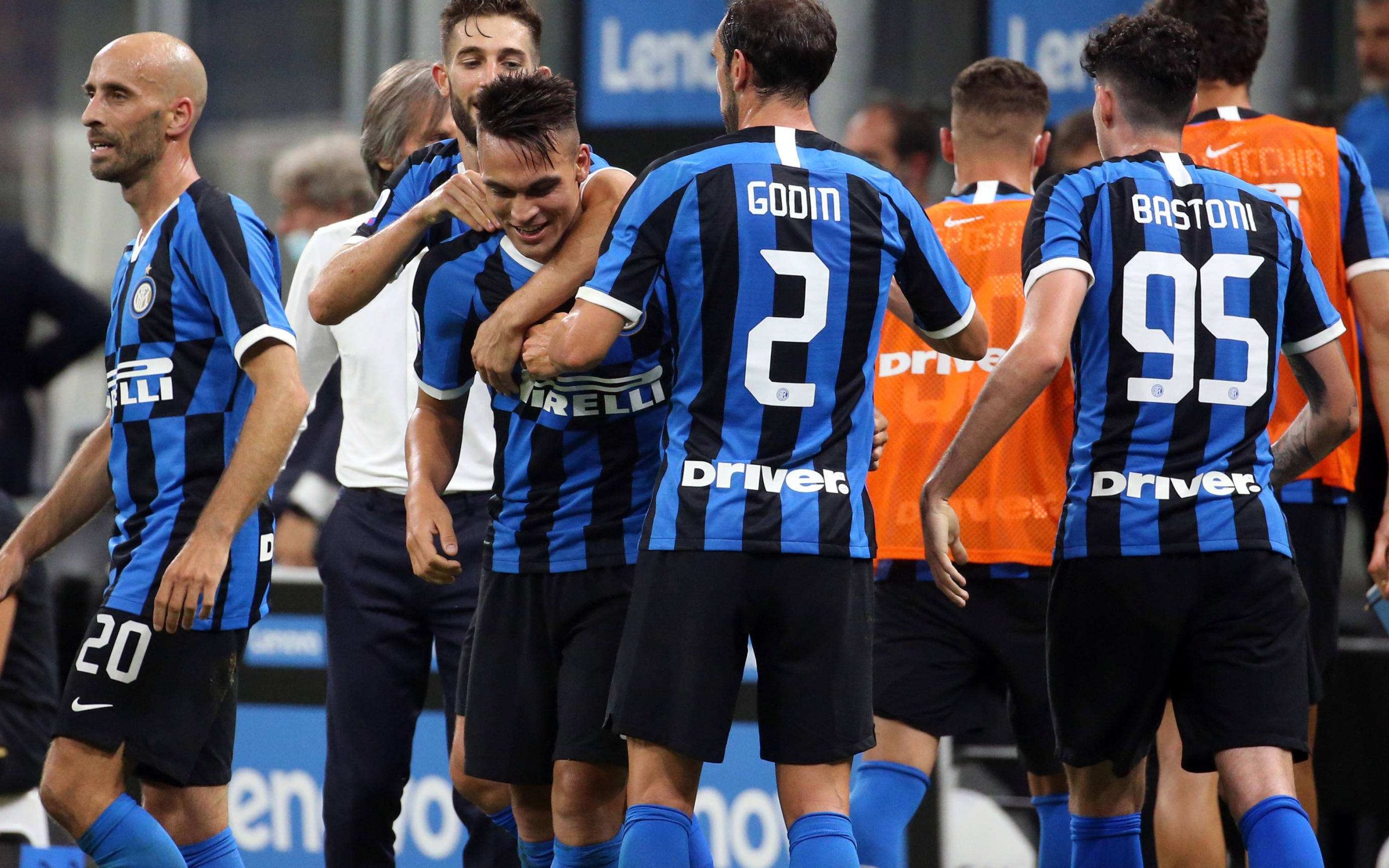 马卡：巴萨正在考虑引进坎塞洛，不过弗里克更想要中后卫