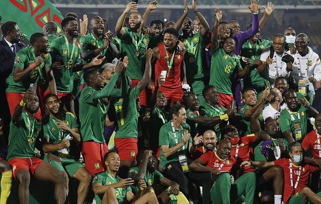 英超爆冷夜BIG6集体翻车！曼联曼城遭弱旅逼平，蓝军热刺输球丢分