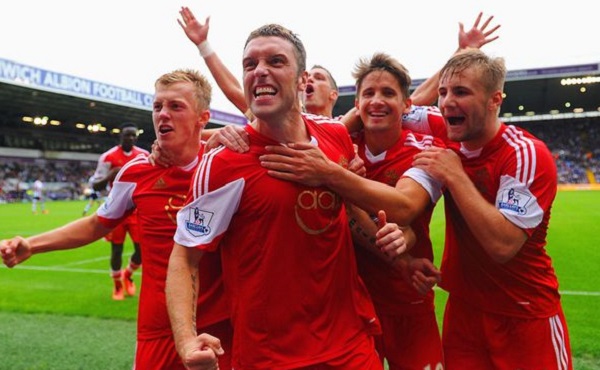 NBA-湖人胜老鹰 詹姆斯单臂爆扣