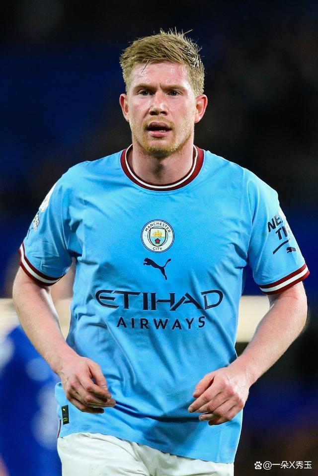 官方：瓦尔迪新赛季将穿克雷莫内塞10号球衣