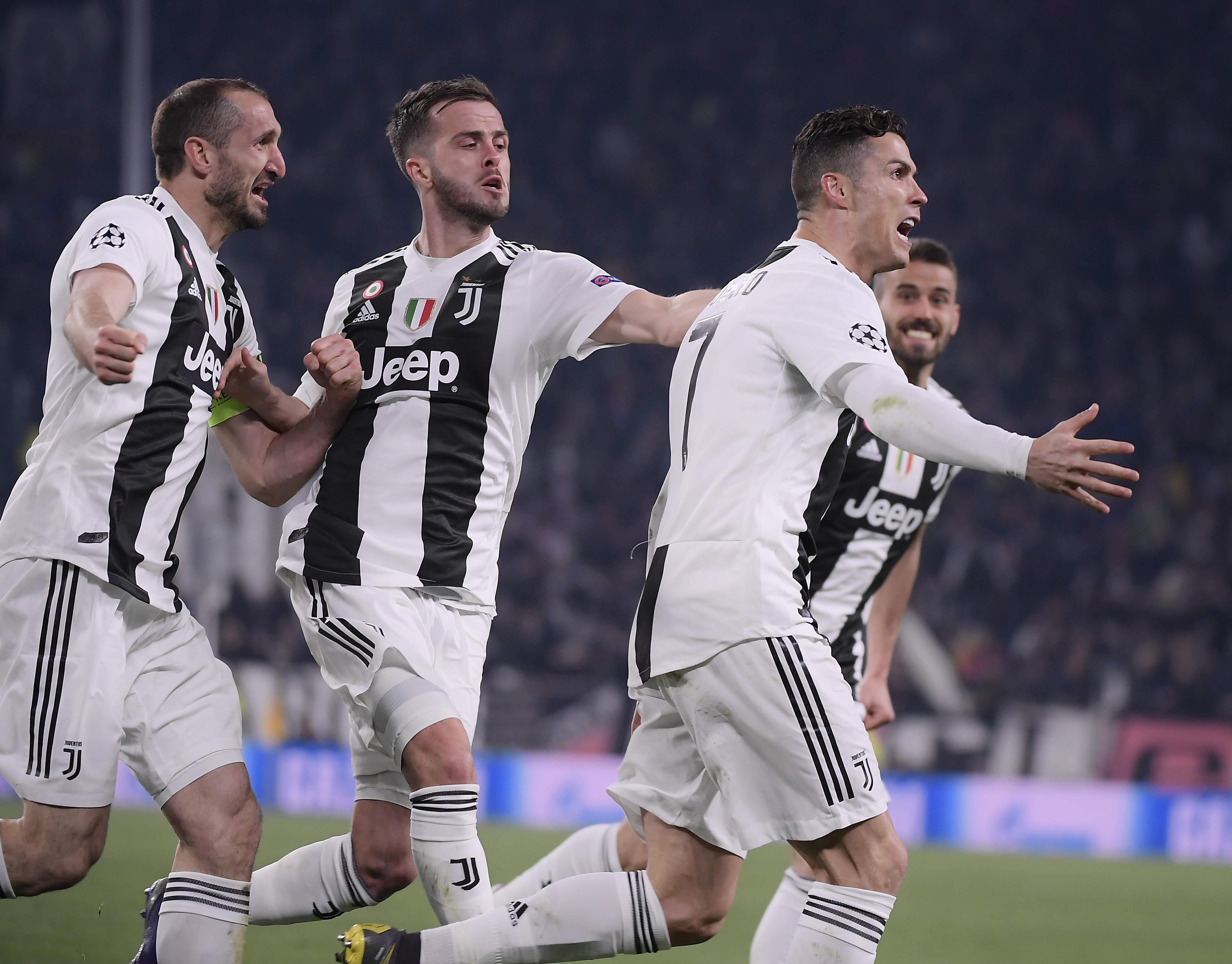 首席跟队：热刺冬窗主要补强左路，索萨是他们感兴趣的球员